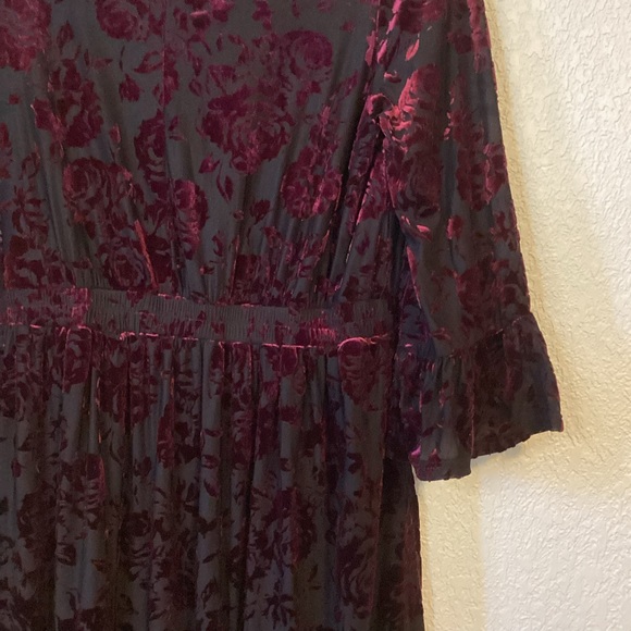 29. ModCloth Mocked Neck Velvet Floral Mini Dress Size L - Picture 6 of 8